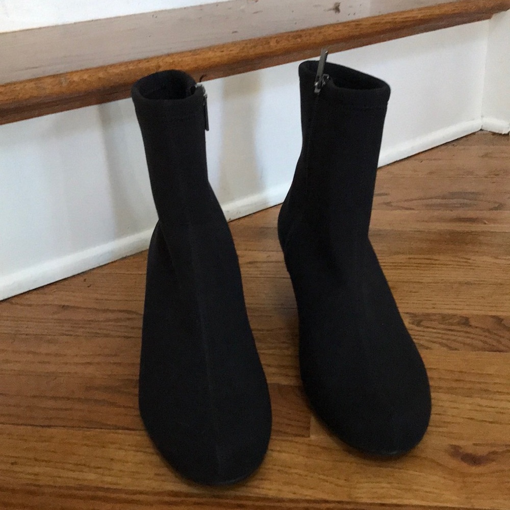 Great black bootie by Aetrex